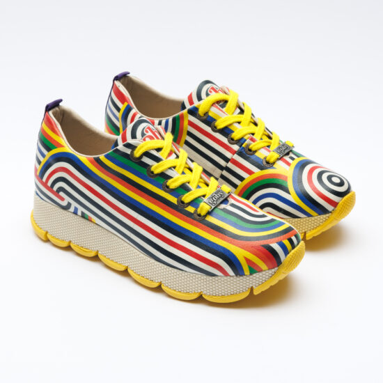 Adidași damă moderni cu design din piele ecologică.