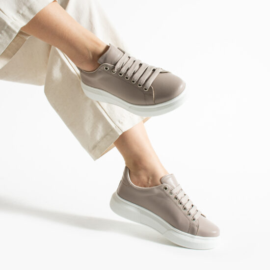 Pantofi sport taupe de damă ușori din piele naturală Adidași colorați 2 Pantofi sport taupe de damă ușori din piele naturală Adidași colorați 2
