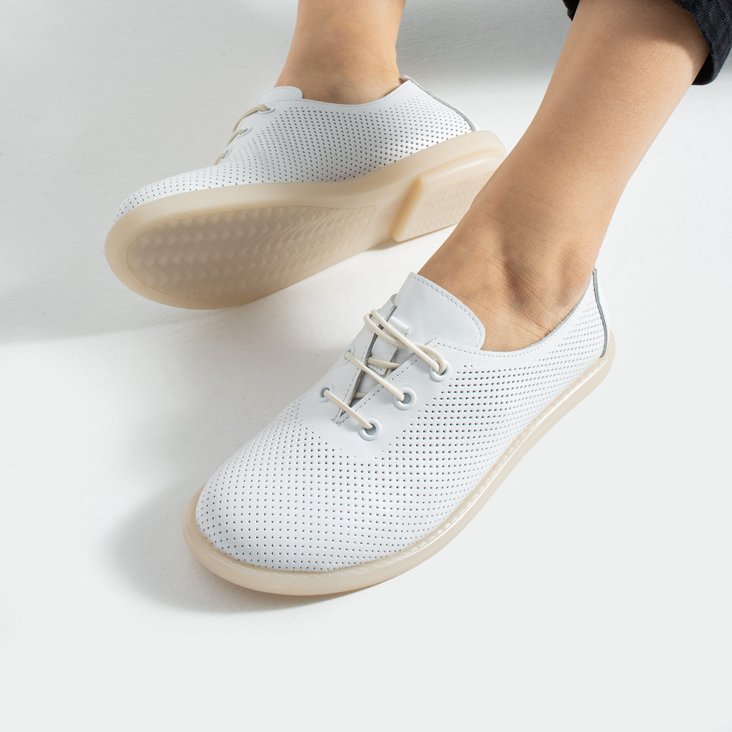 Pantofi casual albi pentru damă din piele naturală cu spumă de memorie Pantofi casual 15 Pantofi casual albi pentru damă din piele naturală cu spumă de memorie Pantofi casual 15