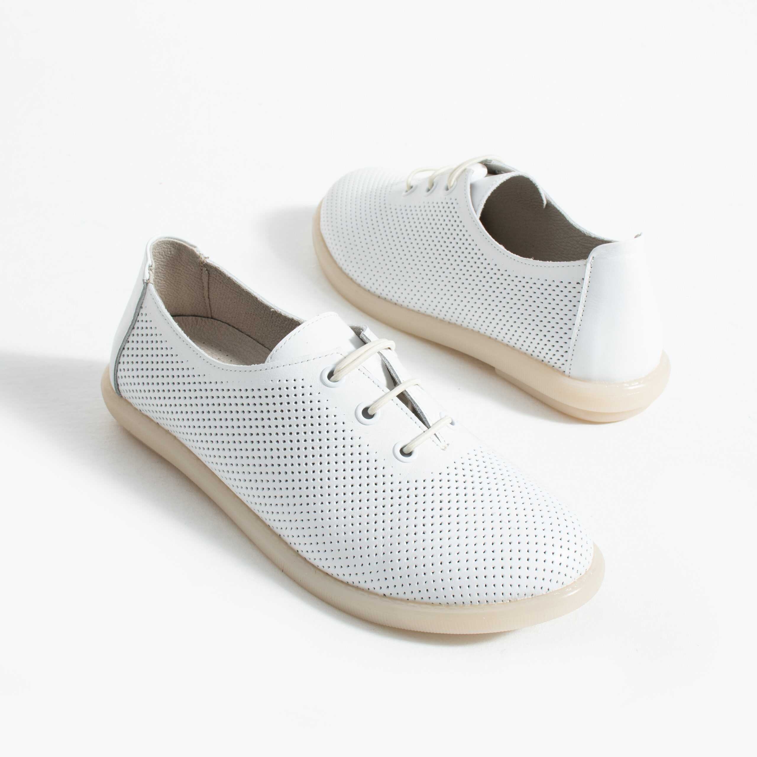 Pantofi casual albi pentru damă din piele naturală cu spumă de memorie Pantofi casual 16 Pantofi casual albi pentru damă din piele naturală cu spumă de memorie Pantofi casual 16