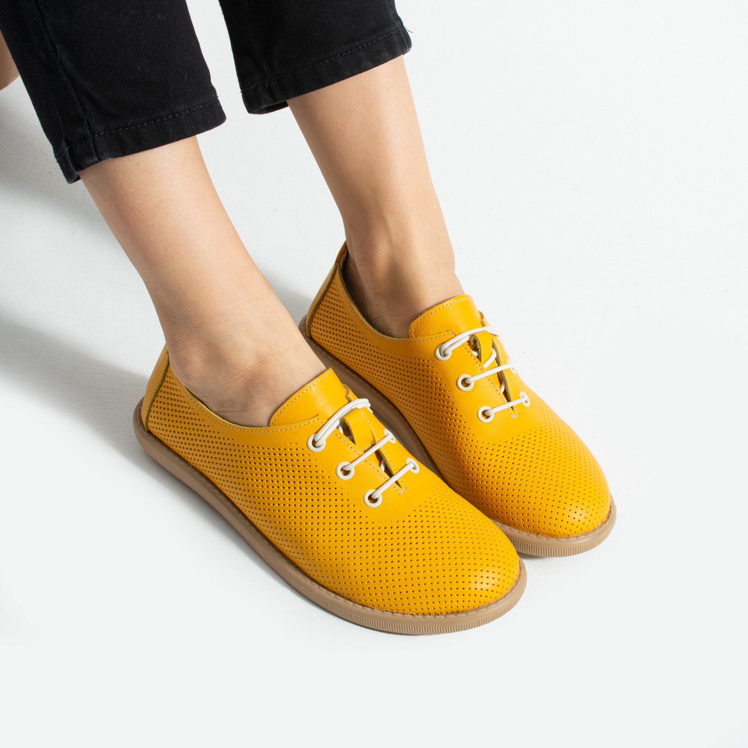 Pantofi casual galbeni pentru damă din piele naturală cu spumă de memorie Pantofi casual 11 Pantofi casual galbeni pentru damă din piele naturală cu spumă de memorie Pantofi casual 11