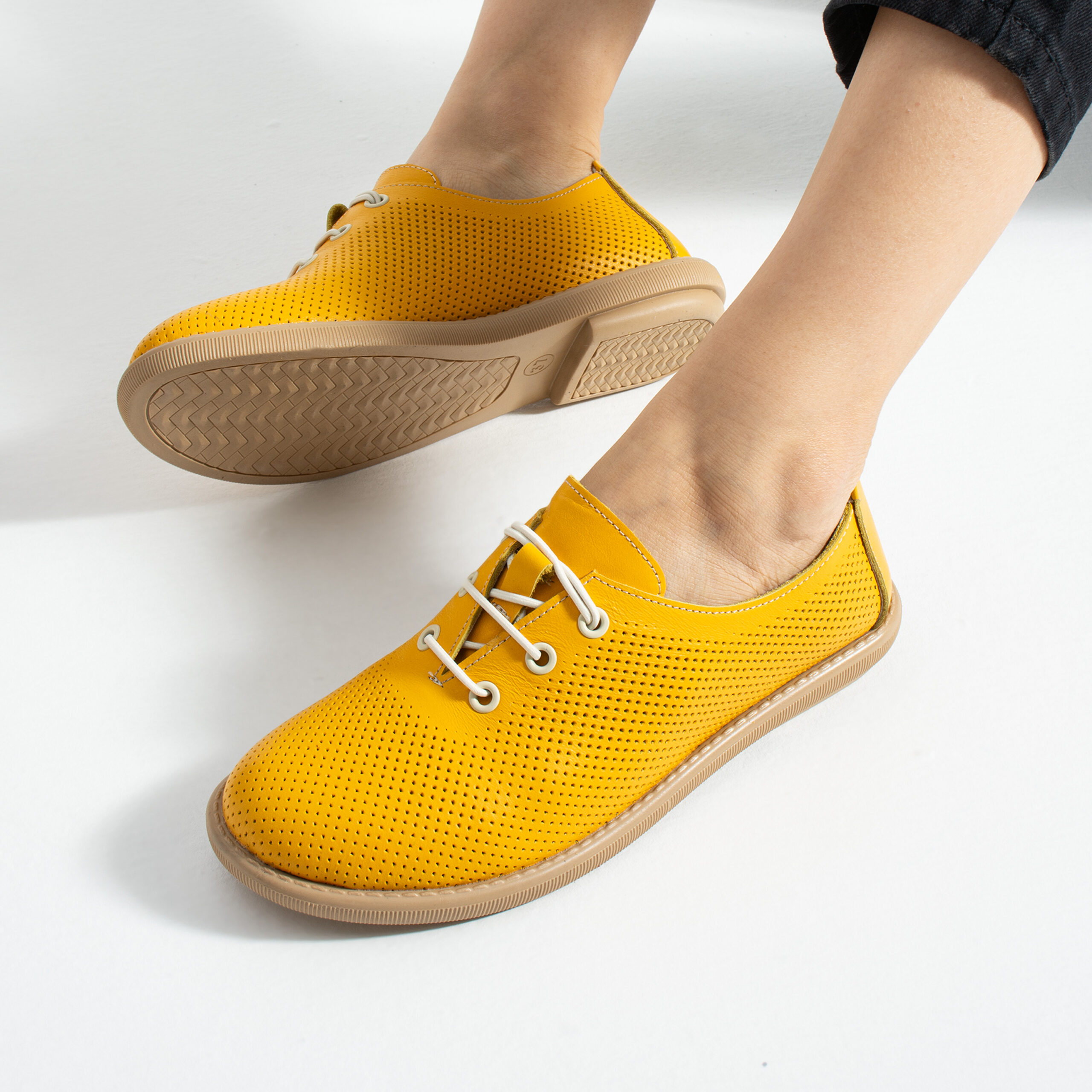 Pantofi casual galbeni pentru damă din piele naturală cu spumă de memorie Pantofi casual 15 Pantofi casual galbeni pentru damă din piele naturală cu spumă de memorie Pantofi casual 15