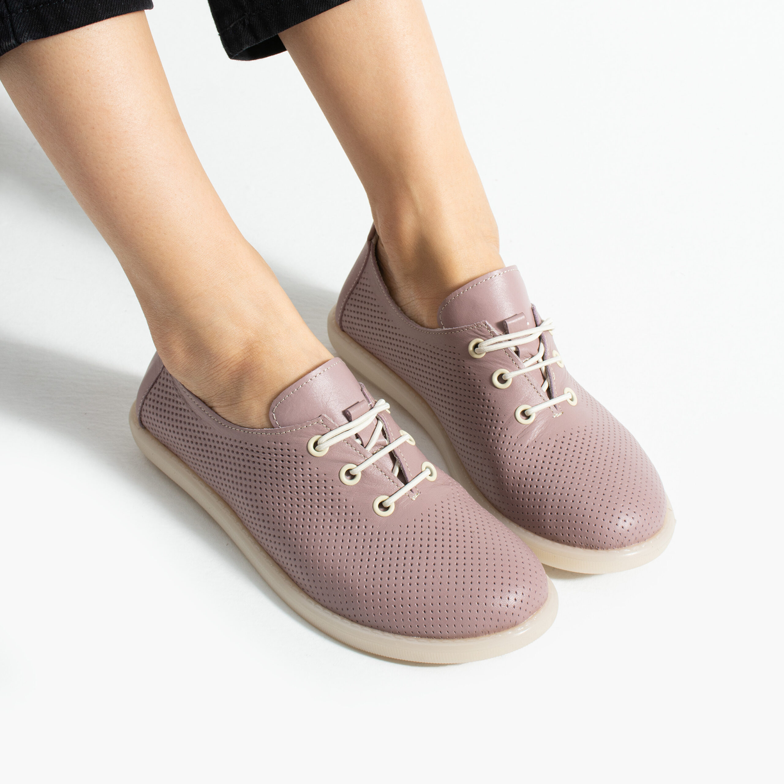 Pantofi casual roz pentru damă din piele naturală cu spumă de memorie Pantofi casual 11 Pantofi casual roz pentru damă din piele naturală cu spumă de memorie Pantofi casual 11