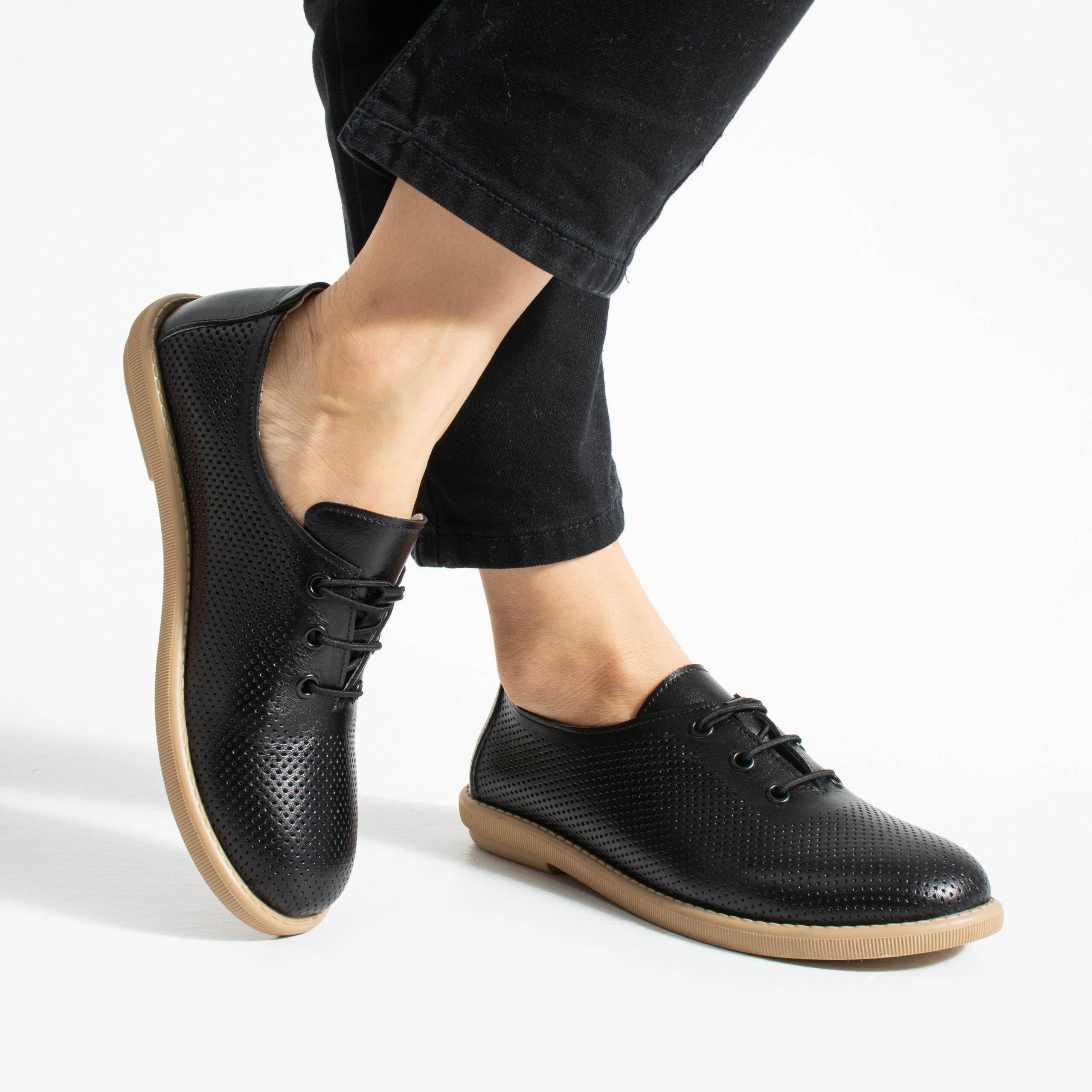 Pantofi casual negri pentru damă din piele naturală cu spumă de memorie Pantofi casual 13 Pantofi casual negri pentru damă din piele naturală cu spumă de memorie Pantofi casual 13