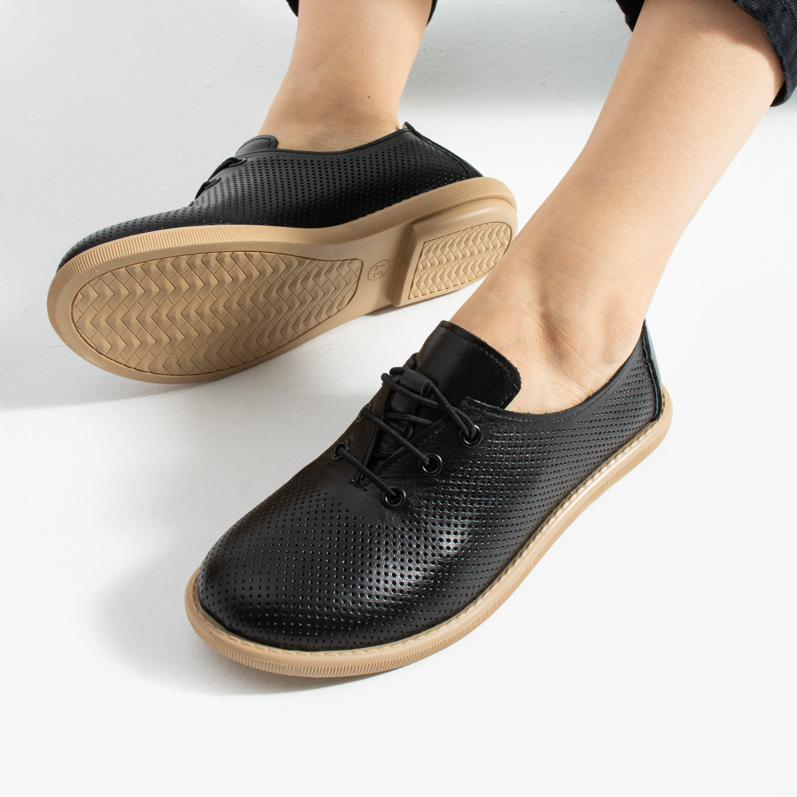 Pantofi casual negri pentru damă din piele naturală cu spumă de memorie Pantofi casual 15 Pantofi casual negri pentru damă din piele naturală cu spumă de memorie Pantofi casual 15