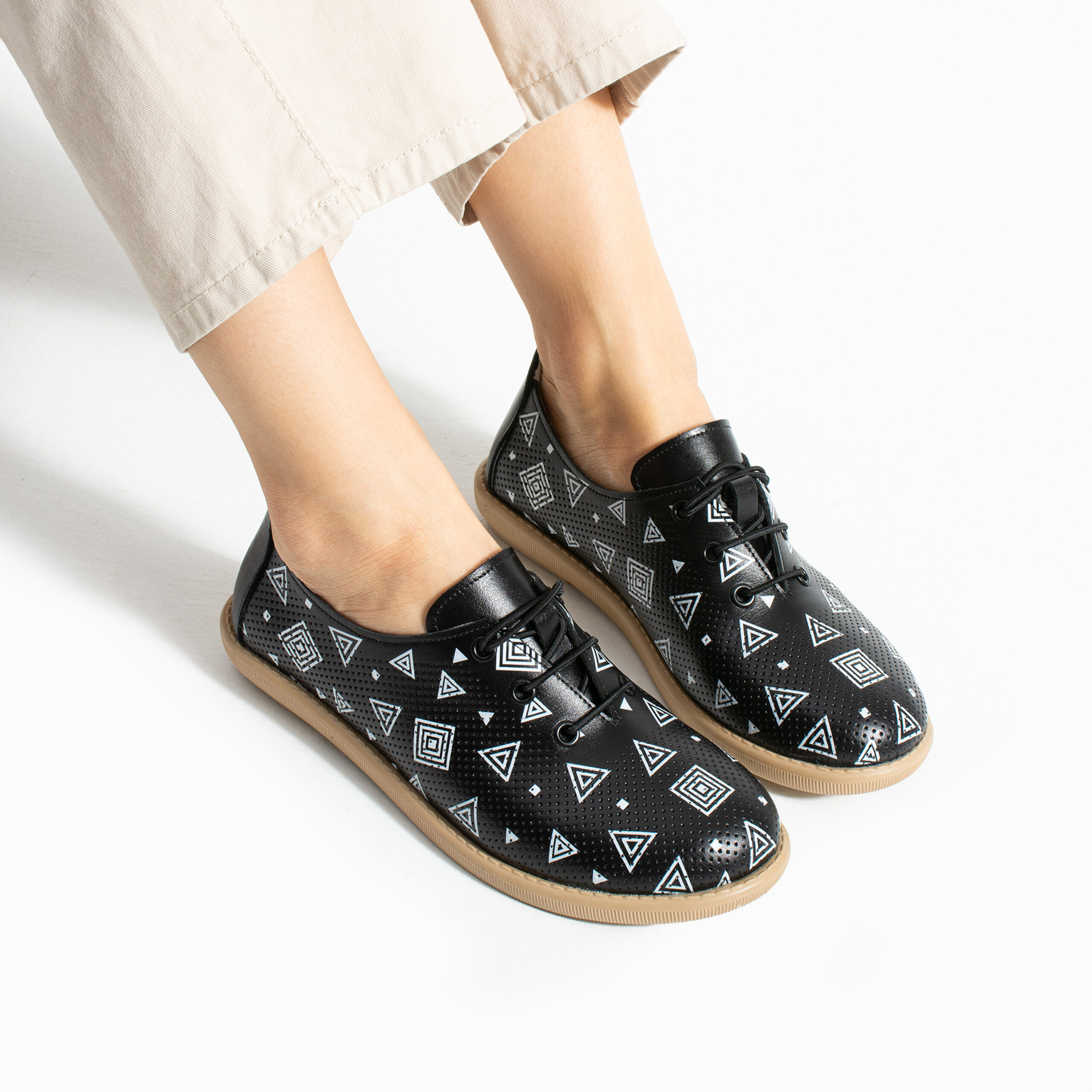 Pantofi casual negri din piele naturală pentru damă cu spumă de memorie Pantofi casual 11 Pantofi casual negri din piele naturală pentru damă cu spumă de memorie Pantofi casual 11