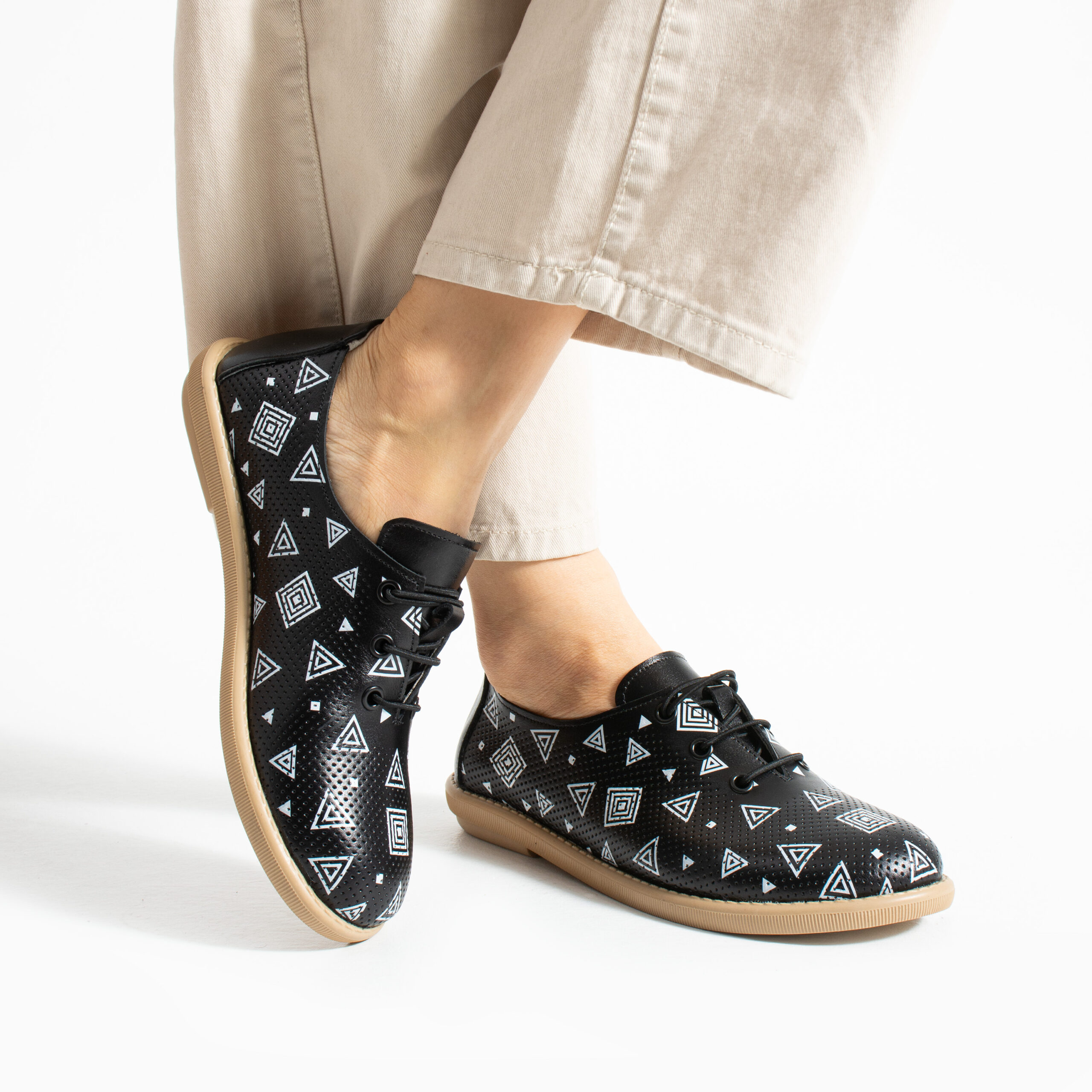 Pantofi casual negri din piele naturală pentru damă cu spumă de memorie Pantofi casual 13 Pantofi casual negri din piele naturală pentru damă cu spumă de memorie Pantofi casual 13