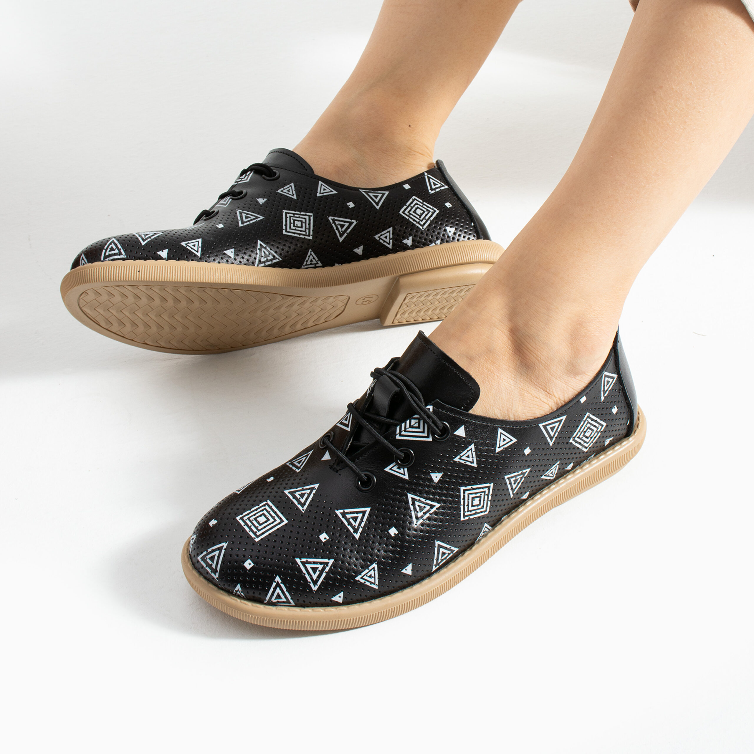 Pantofi casual negri din piele naturală pentru damă cu spumă de memorie Pantofi casual 15 Pantofi casual negri din piele naturală pentru damă cu spumă de memorie Pantofi casual 15