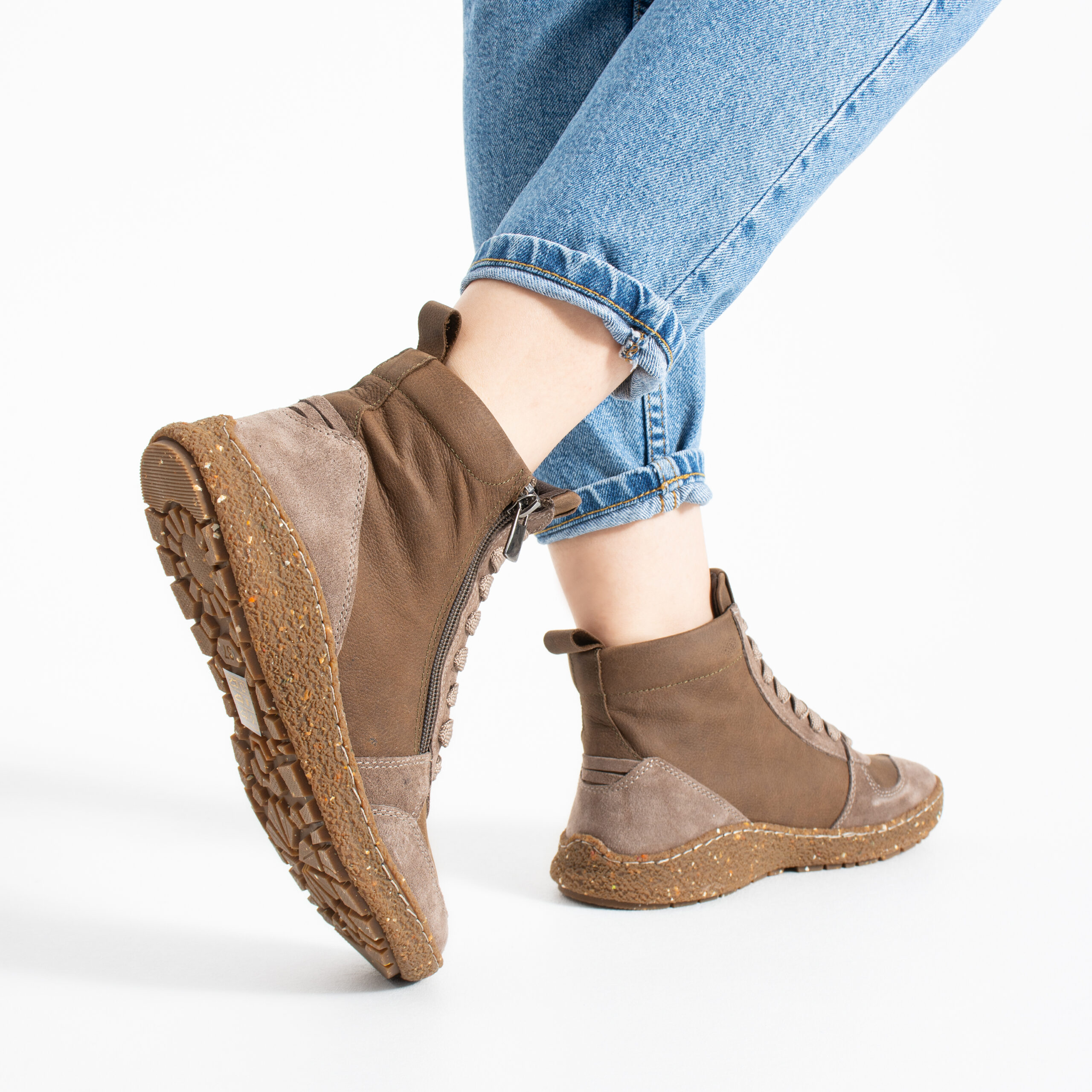 Ghete barefoot de damă din piele naturală cu vârf lat Ghete și bocanci de damă 5 TSL Barefoot North Taupe - Vizoniu - Nubuc natural