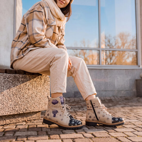 Bocanci de damă din piele naturală cu model colorat Ghete și bocanci de damă 10 Bocanci de damă din piele naturală cu model colorat - Bej, Negru