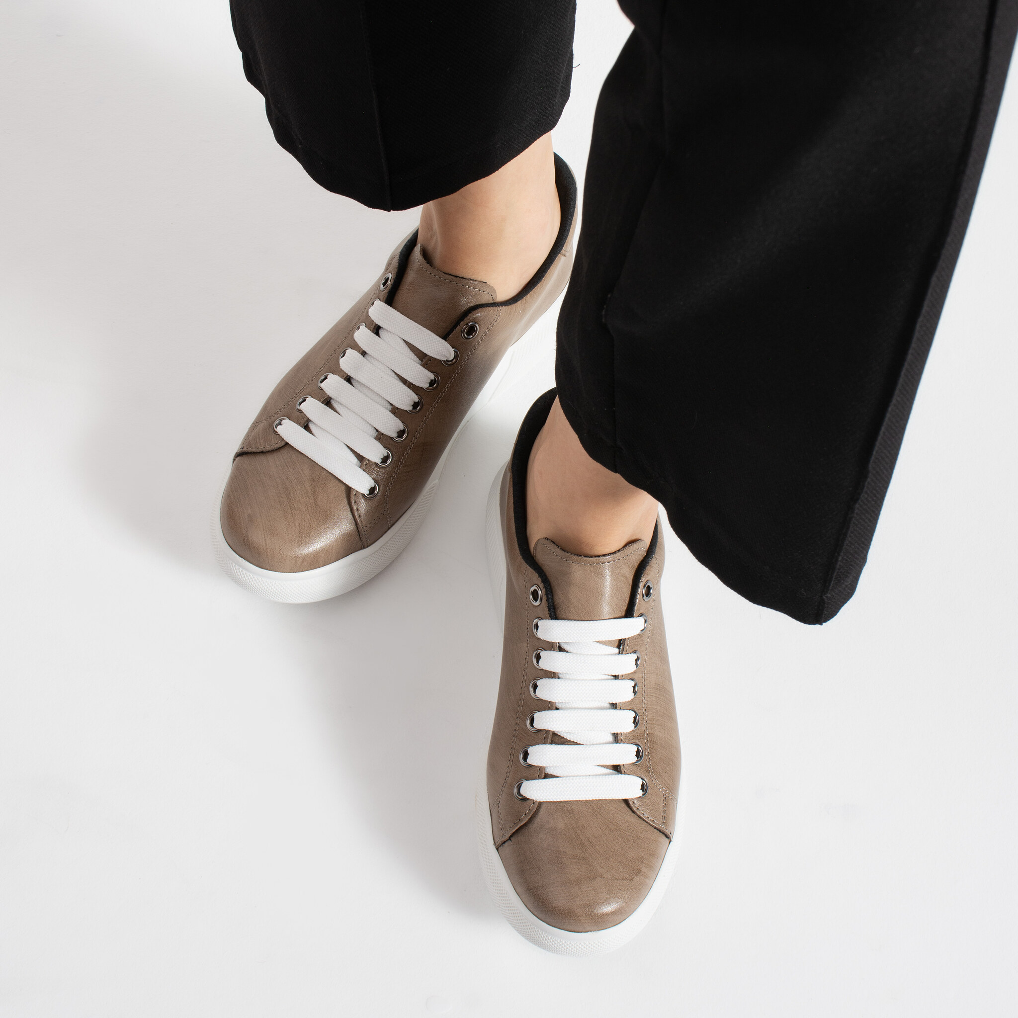 Sneakers casual de damă din piele naturală Sneakers de damă 3 Sneakers de damă - TSL Timeless Sandstone