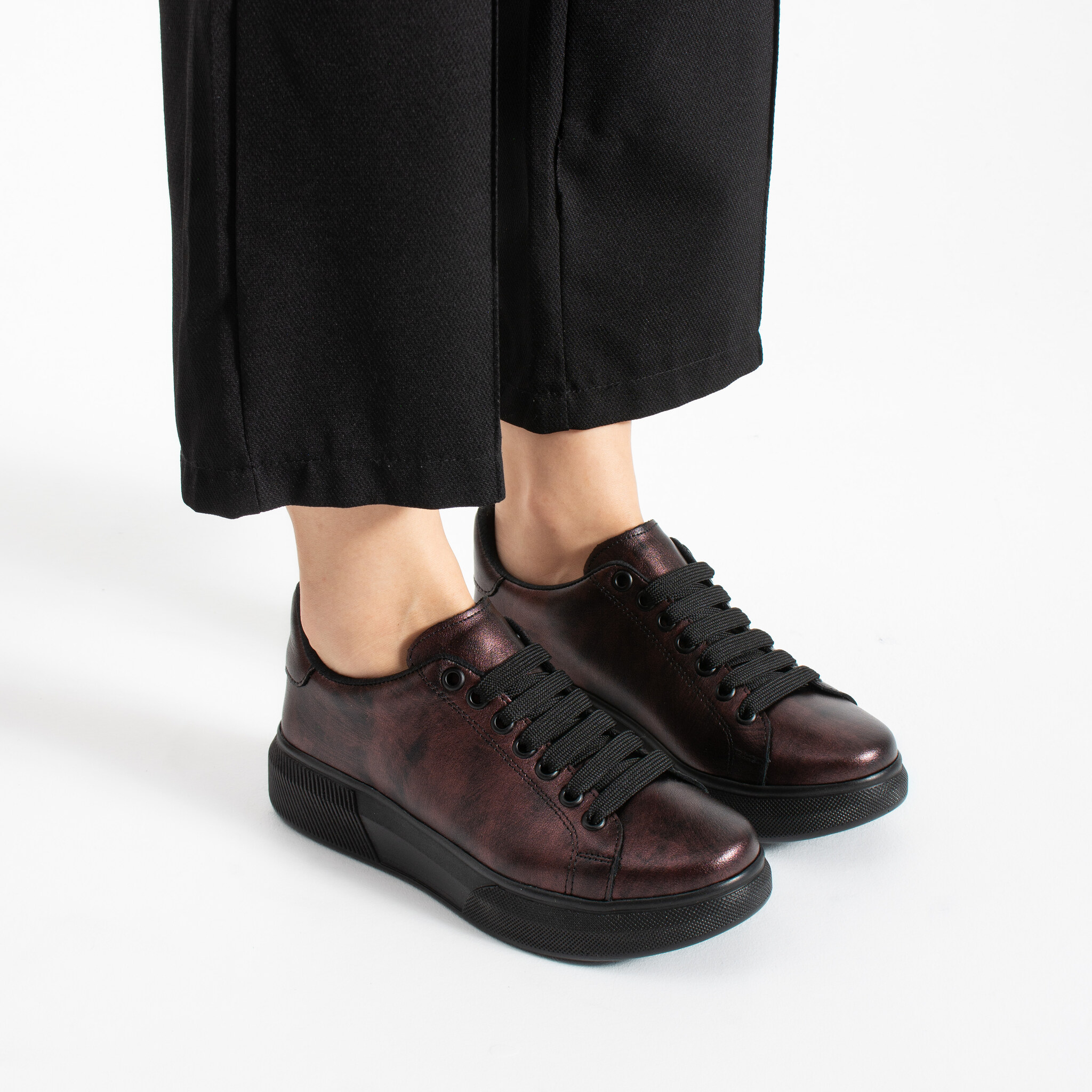 Sneakers casual de damă din piele naturală Sneakers de damă Sneakers casual de damă din piele naturală - TSL Timeless Vintage